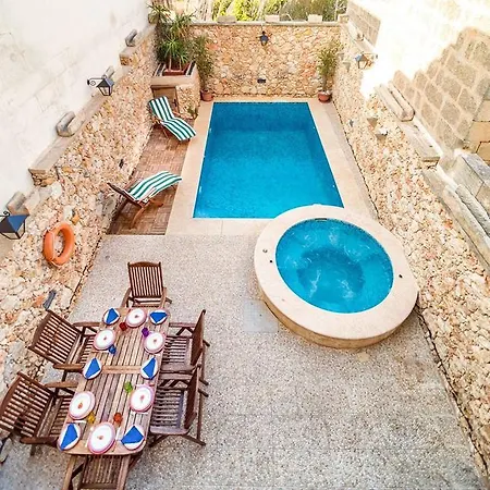Holiday Farmhouse With Private Pool In Gozo